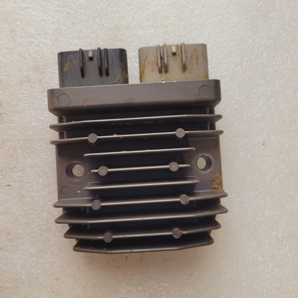 regulator,voltage (50-amp)