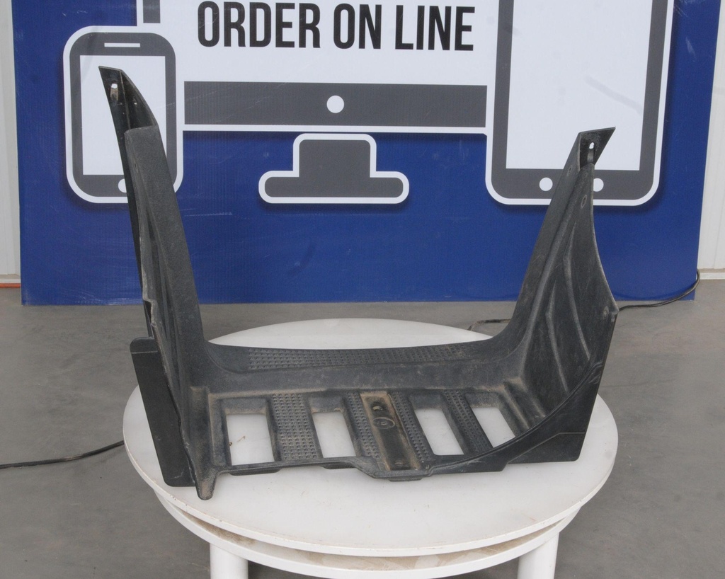 FOOTWELL,AUTO-RH