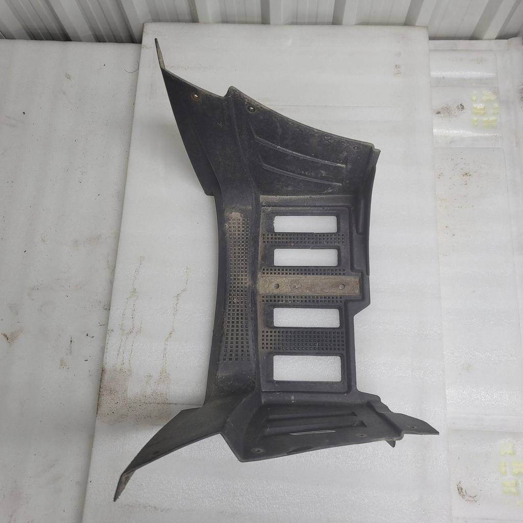FOOTWELL,AUTO-RH