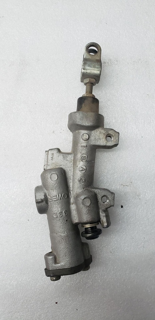 Rr. Master Cylinder As 05%