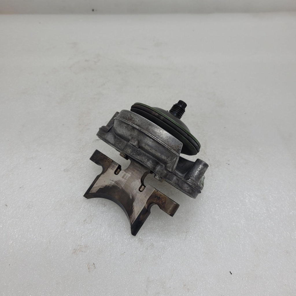 Lower Exhaust Valve