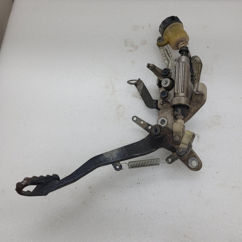 Rr. Master Cylinder Assy (USA)