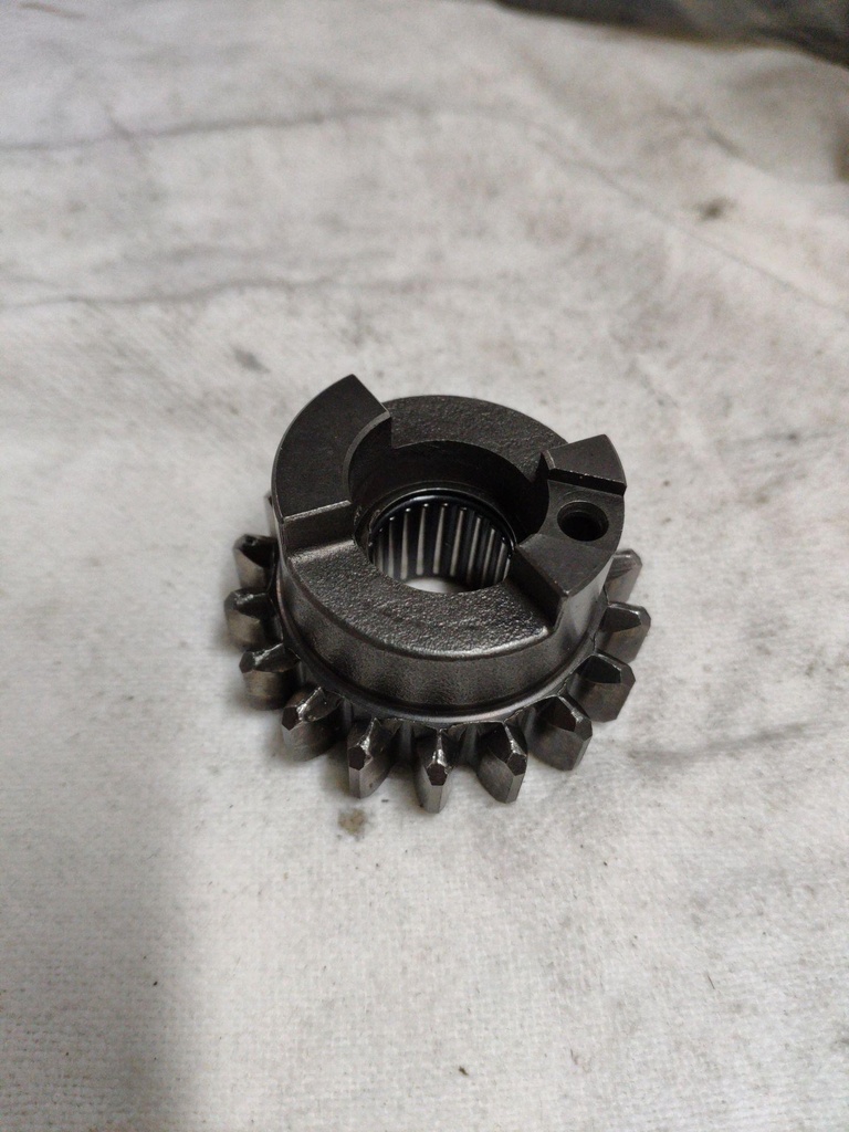 Gear, Reverse Pinion 1 (18T) YAMAHA 8CW-W1714-00-00