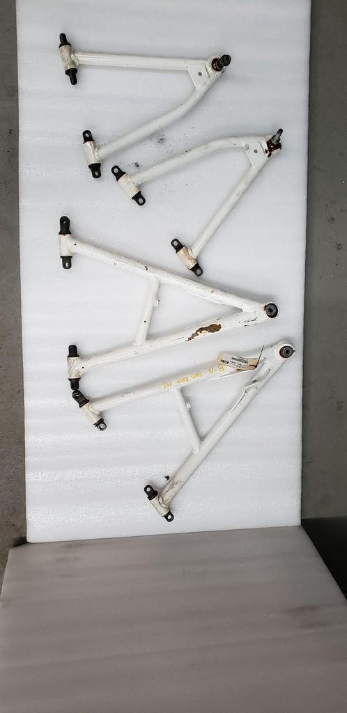 LOT TABLES POLARIS - Ã‰tait sur un SKS de 2016.