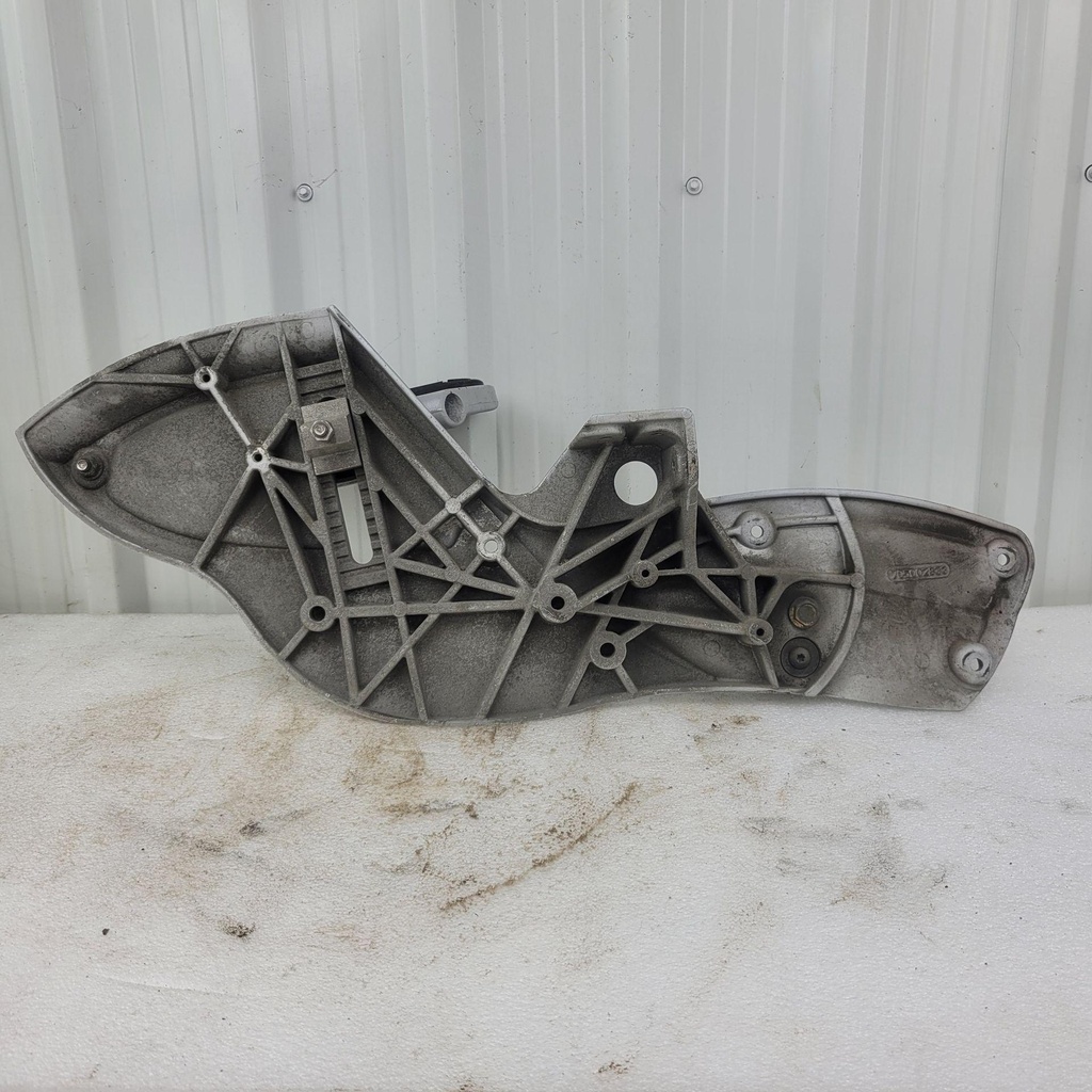 [705005734-001] rh footrest support