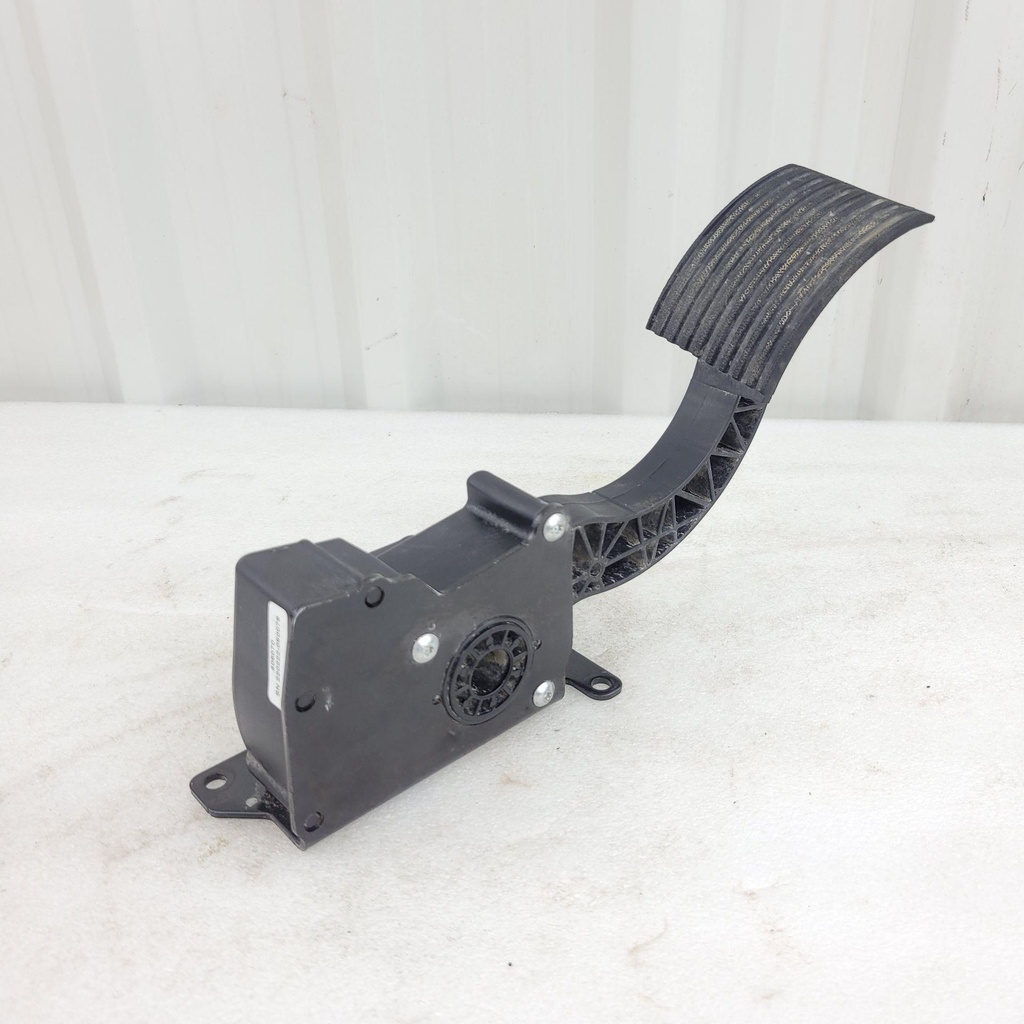 [CF01994] throttle pedal