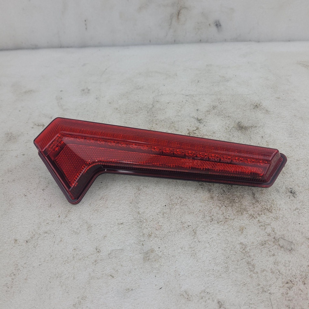 [2414013-001] taillight assembly, right