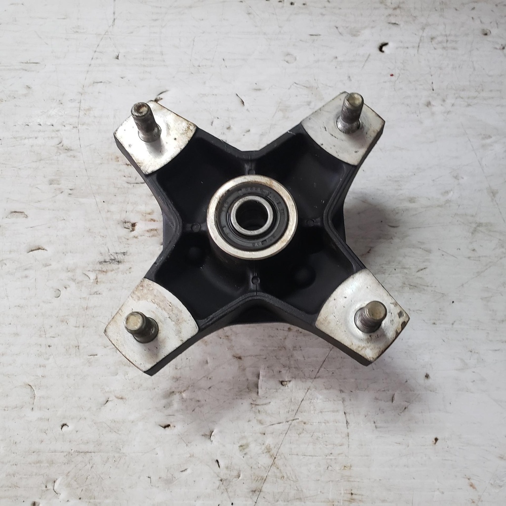 HUB,FRONT WHEEL - 3405-058 ARCTIC CAT