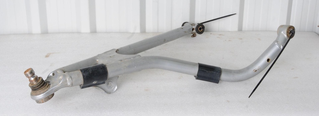 [1018825-385-001] CENTRAL ARM WELD UPR FRT RIGHT