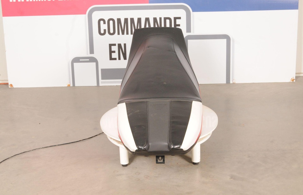 [8JPF470FB000-001] Seat Cover Comp