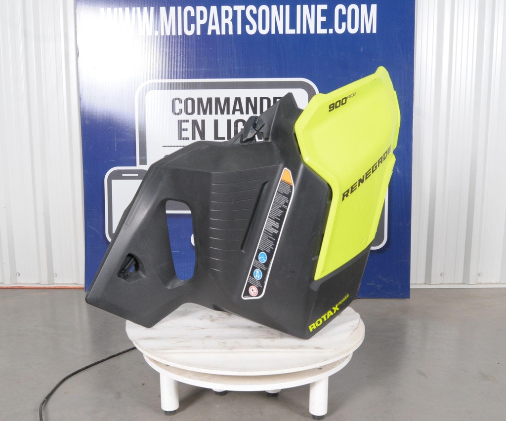Manta Green, RH Front Panel