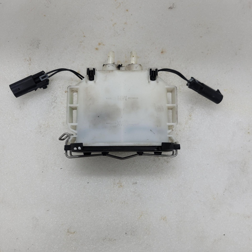 [705601526-001] master cylinder reservoir ass'y