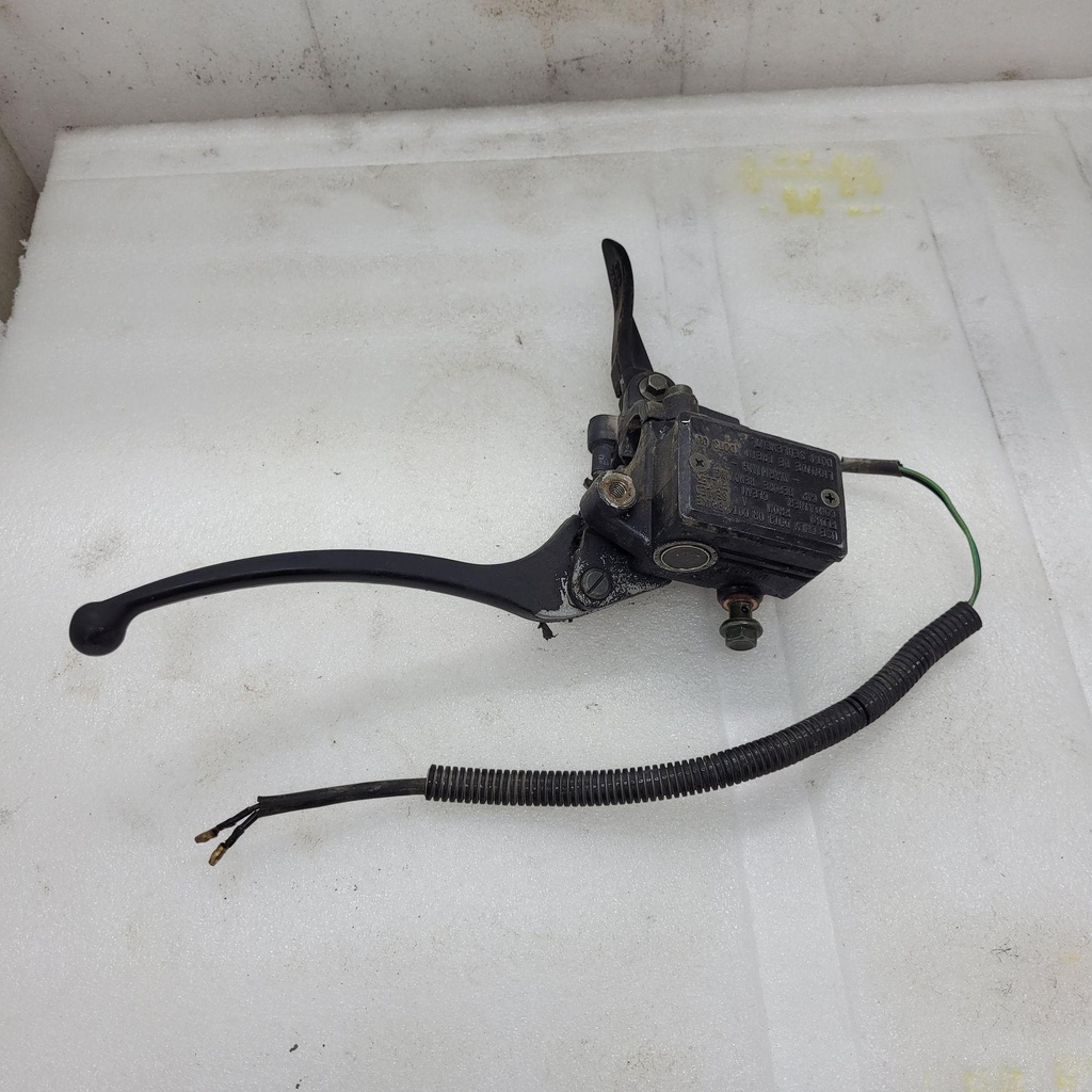 [CF00589] front brake master cylinder