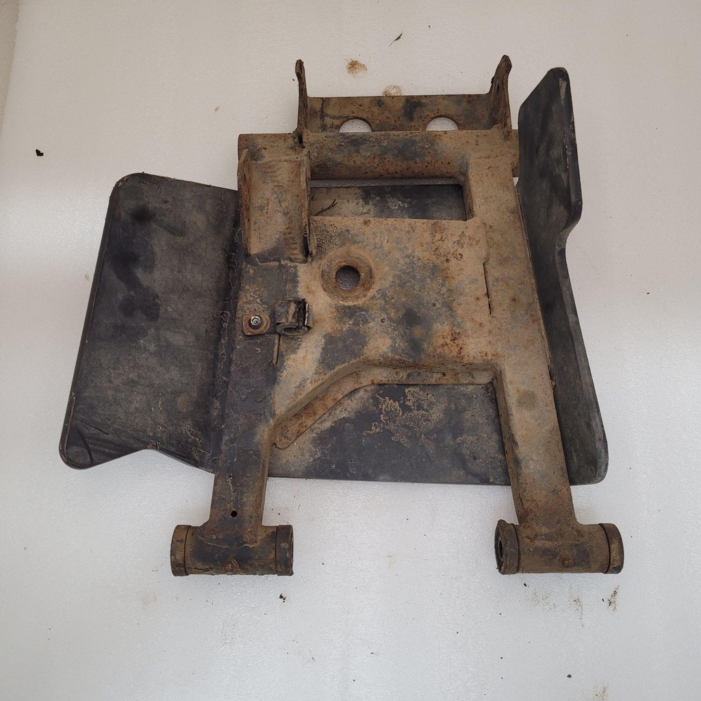 [CF00302] REAR ARM (LEFT HAND AND LOWER)