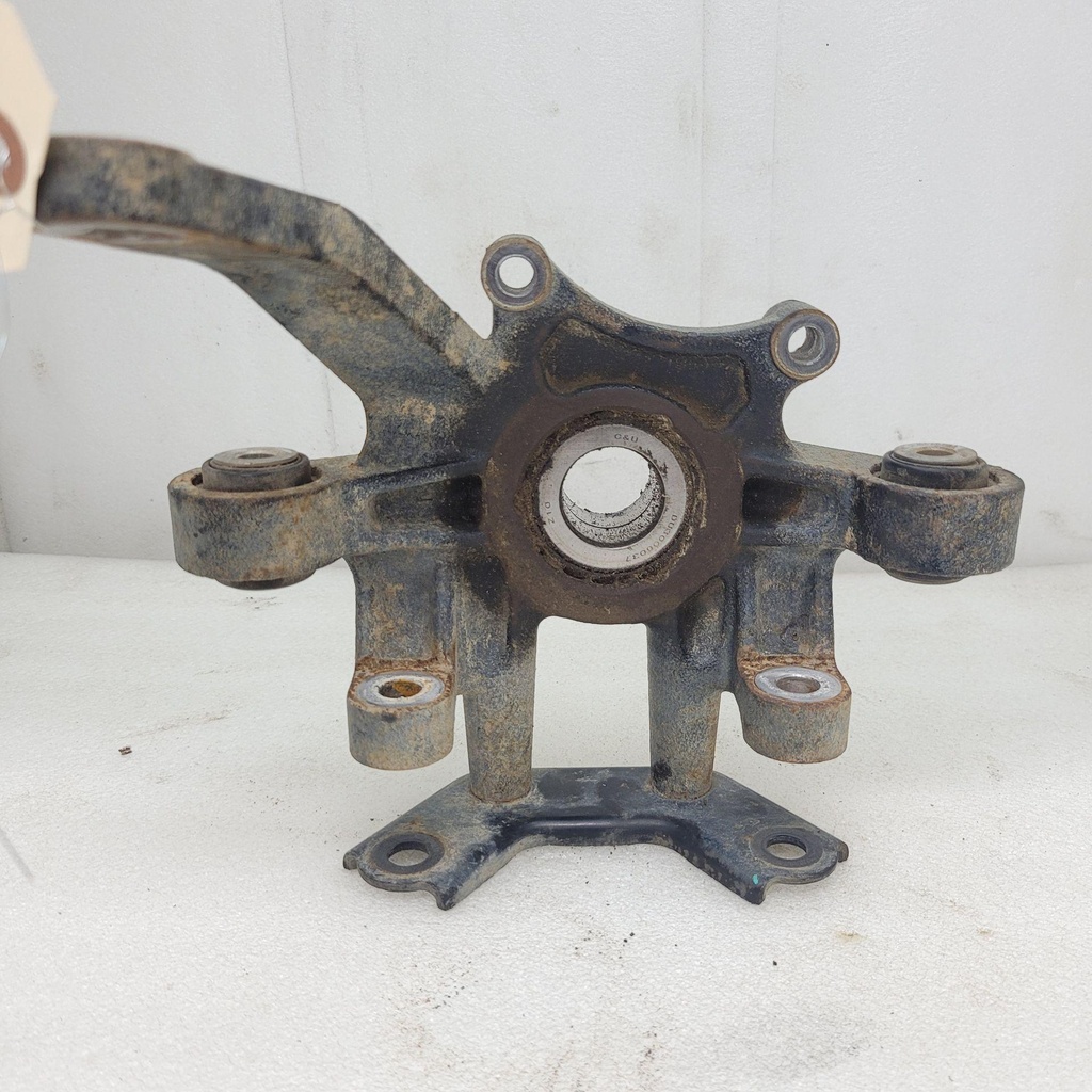 [CF00192] REAR LEFT HAND AXLE HUB