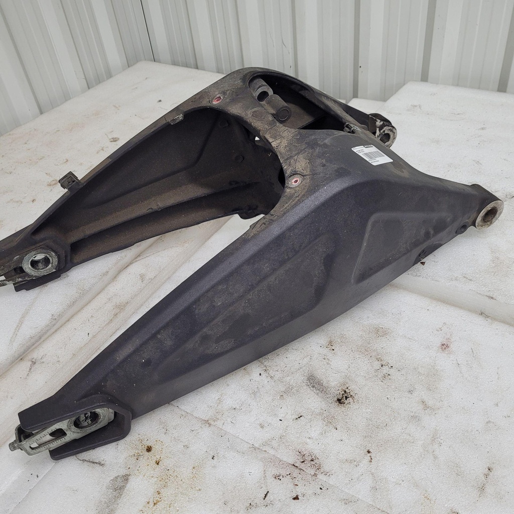 [370Z1151A-001] swingarm (black)