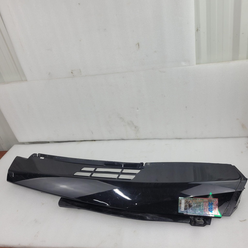 [4706-951-001] spar, front - w/o decals - left - black