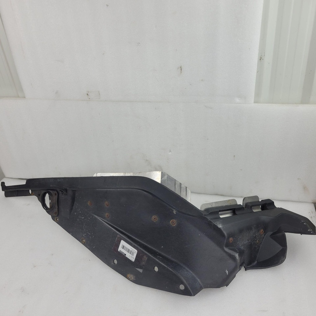[4706-772-001] plate, skid - right