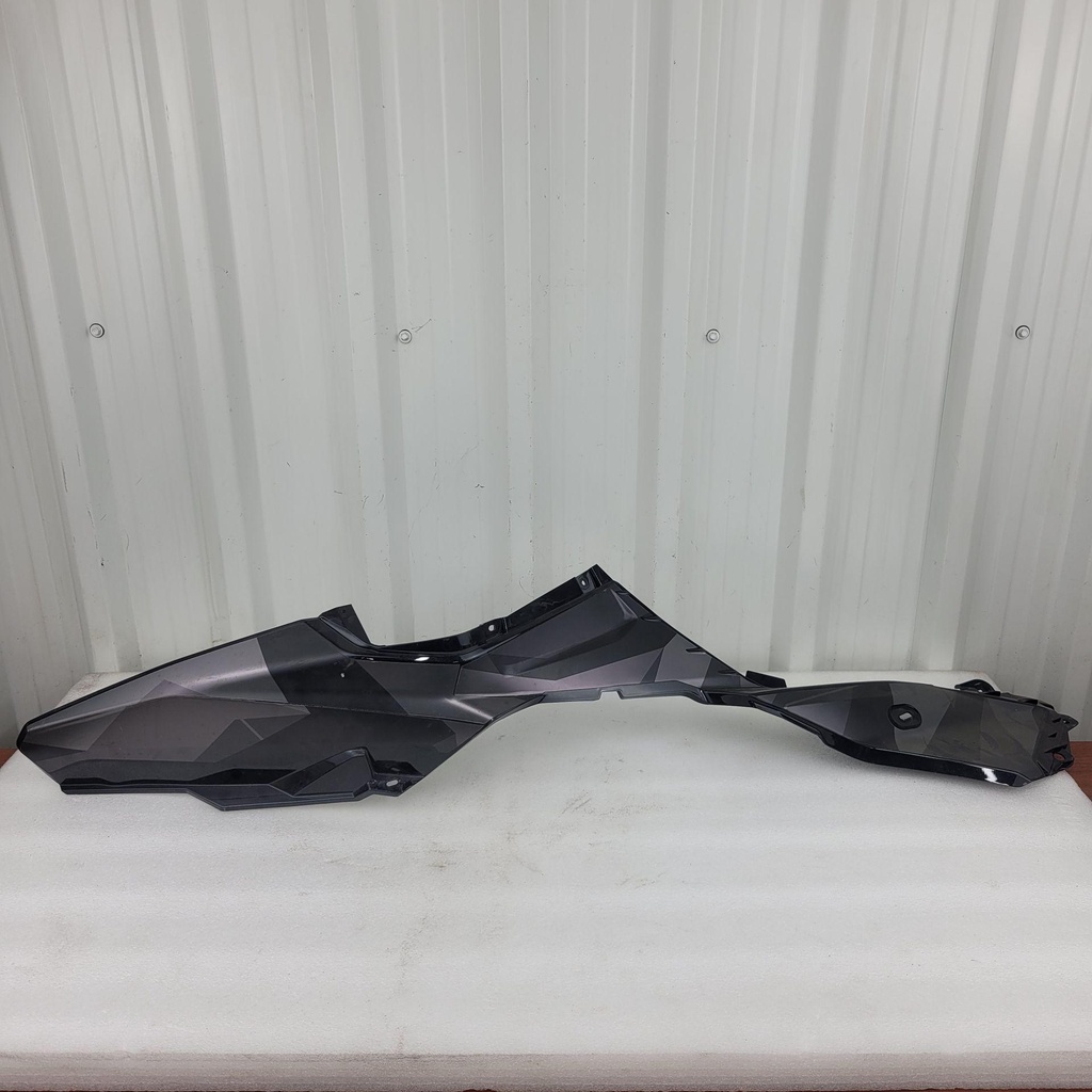 [517308408-001] rh rear hood model timeless black metallic (517308408-001)