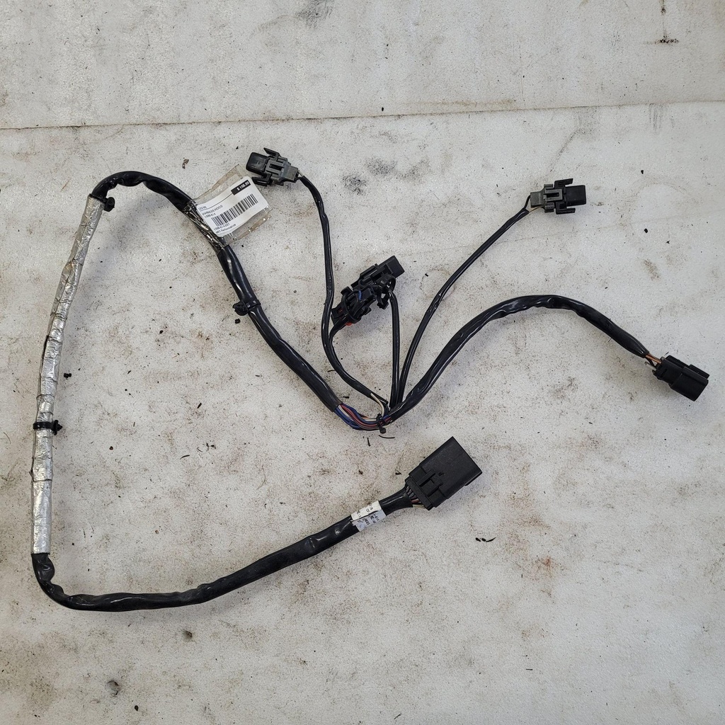 [1686-614-001] HARNESS HOOD